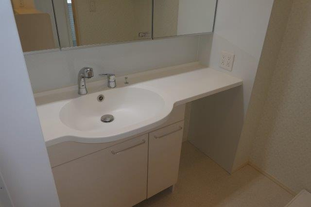 アステール白楽町の独立洗面台|洗髪洗面化粧台