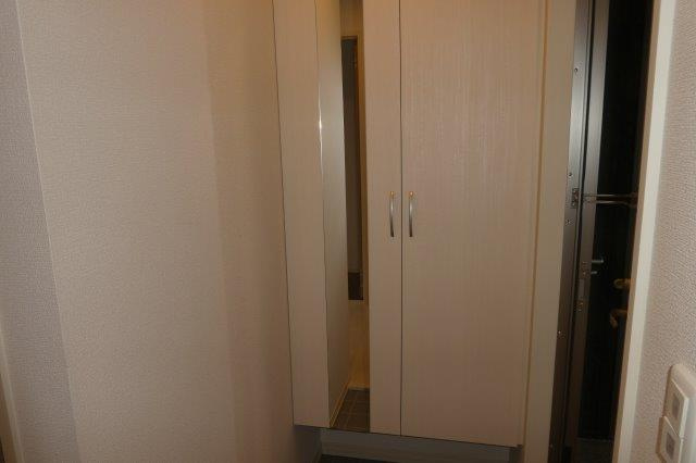 アステール白楽町の玄関|シューズボックス