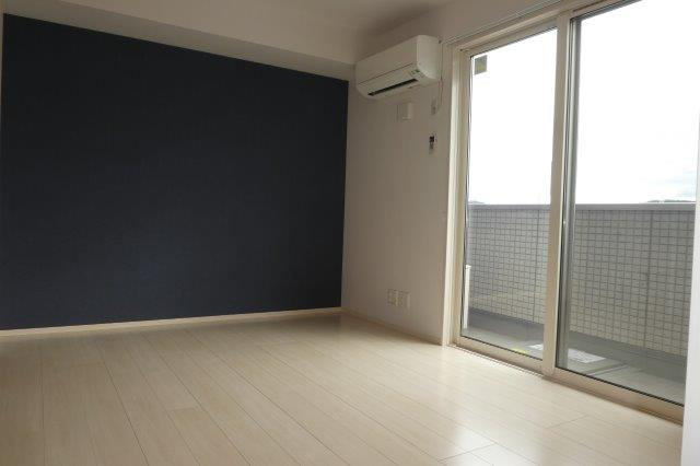 アステール白楽町の居間・リビング