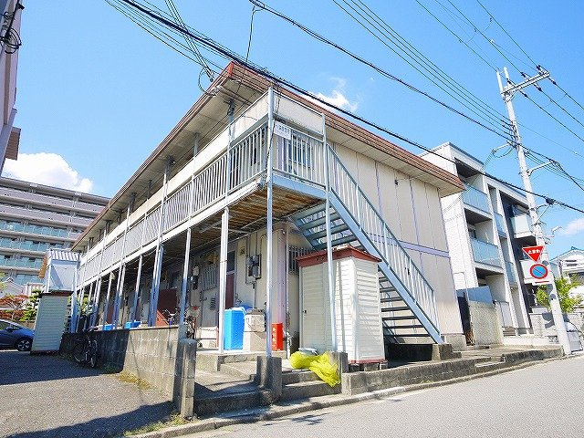 美登里荘の外観|レトロな外観です。
