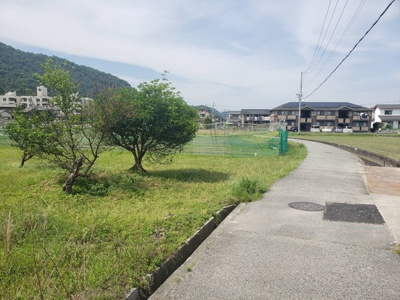 【前面道路含む現地写真】 | 姫路市広畑区才　売り土地 | 南東側道路
