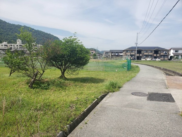 【前面道路含む現地写真】 | 姫路市広畑区才　売り土地 | 南東側道路