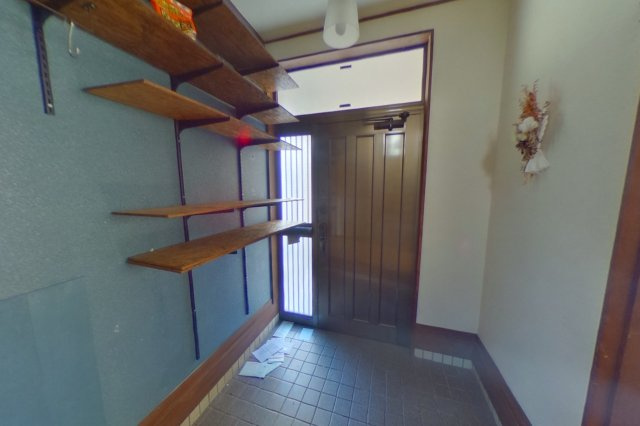 ５９０９７　岐阜市切通中古戸建ての玄関