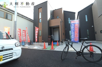 【前面道路含む現地写真】 | 海老名市中野2丁目　新築戸建て　全2棟　【仲介手数料無料】