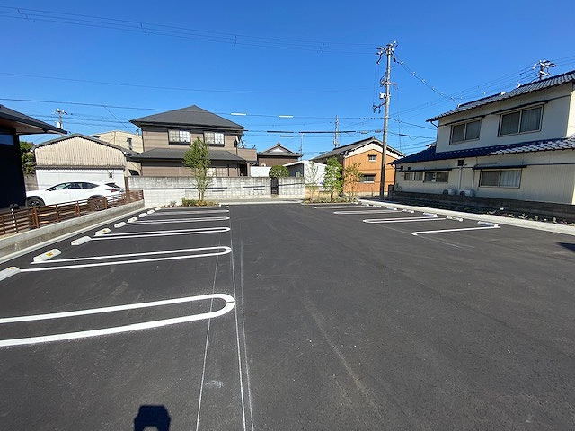 シャーメゾングラン今在家の駐車場