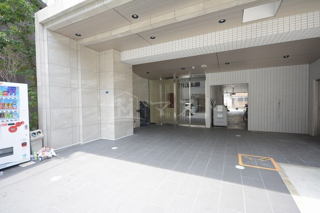 リアライズ花園町駅前のエントランス