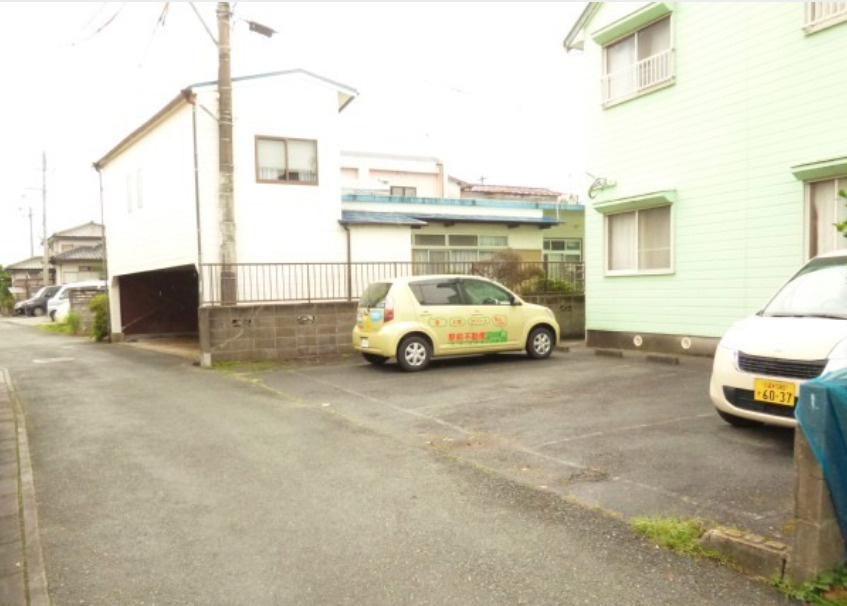 グリーンハイツ【10.000円キャッシュバック対象】の駐車場