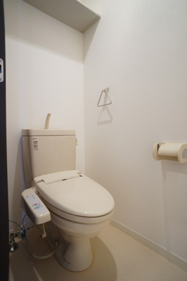 【トイレ】 | ロングリヴェール | 暖房洗浄便座付きトイレです