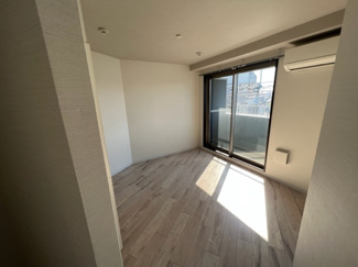 【居間・リビング】 | アムールみのりⅤ | こちらのリビングで趣味の時間をお楽しみください