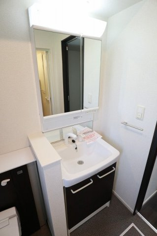 フォンターナ・ルチアの独立洗面台