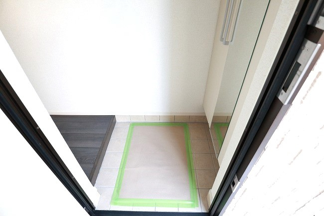 フォンターナ・ルチアの玄関