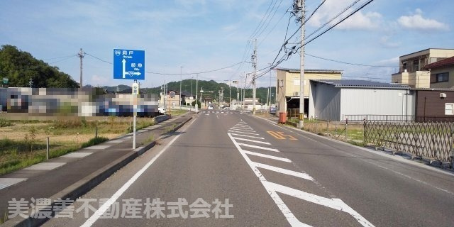 ５９０８１　山県市西深瀬土地の前面道路含む現地写真