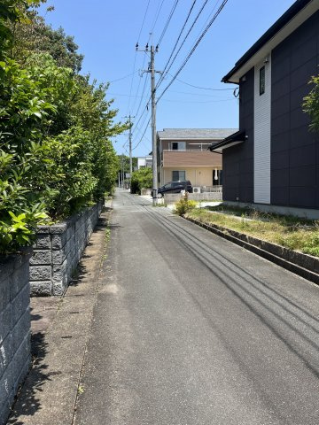 宗像市ひかりヶ丘４丁目戸建ての前面道路含む現地写真