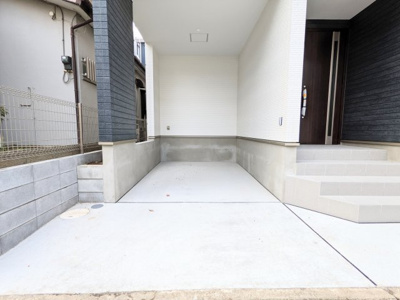 【駐車場】 | 平塚市千石河岸　新築戸建て　全1棟 | 駐車スペースはビルトイン車庫となり、大切なお車を守ります☆