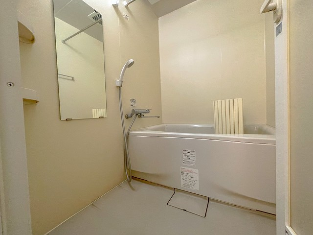 楽住庵の浴室|コンパクトで使いやすいお風呂です
※間取り反転の場合あり、内装が若干異なる場合がございます