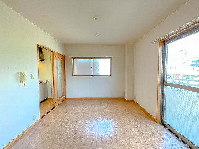 楽住庵の居間・リビング|おしゃれなリビングです
※間取り反転の場合あり、内装が若干異なる場合がございます