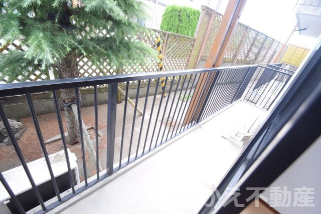 【バルコニー】 | バルコニーからの眺めを楽しみながら食事をしませんか