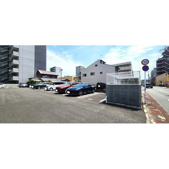 熊本市中央区坪井４丁目の賃貸マンションの駐車場