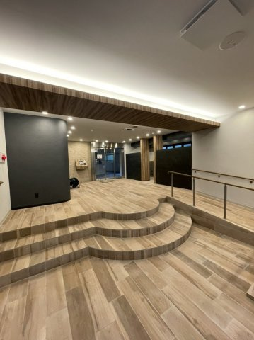 【価格相談可能◆ライオンズマンション京都河原町10階】のエントランス|改装したばかりのキレイなエントランスです。