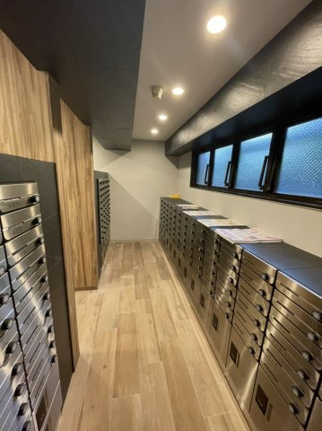 【価格相談可能◆ライオンズマンション京都河原町10階】のエントランス|集合ポストもキレイですね。