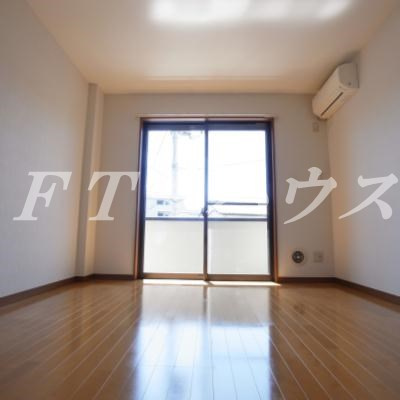 ウイングテラス前原　３０７の居間・リビング