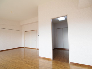 【居間・リビング】 | 参考写真　同物件別のお部屋の写真です