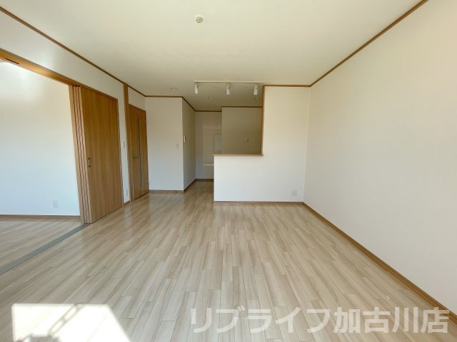 ザ・ニューブライト大島の居間・リビング