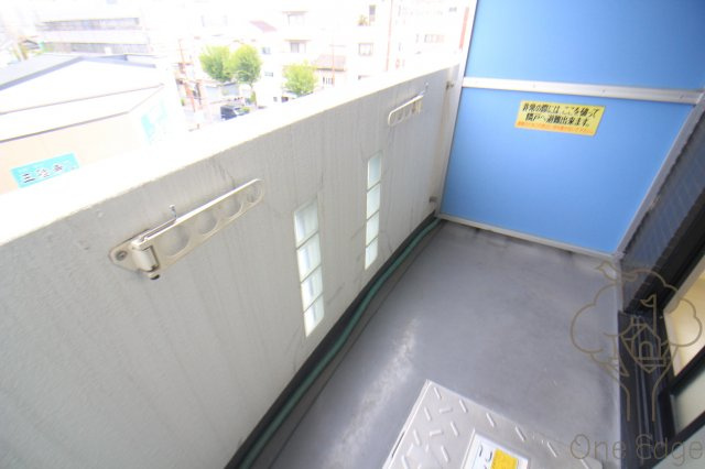 クレセント都島のバルコニー