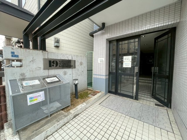 19サンライズ上小阪のエントランス