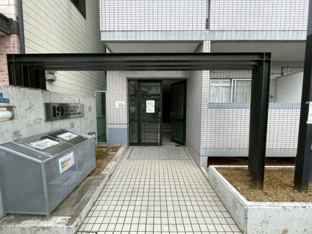 19サンライズ上小阪のエントランス