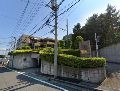 【外観】 | コリーヌヴェール 横濱山手 | 総戸数３４戸、平成１３年２月築、管理人は日勤勤務につき管理体制良好です♪