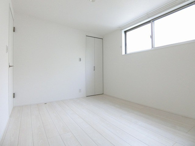 【子供部屋】 | casita東百合丘1/カシータ | 2階・洋室6帖☆ウォークインクローゼットがあります♪お洋服の多い方もお部屋が片付いて快適に過ごせますね☆