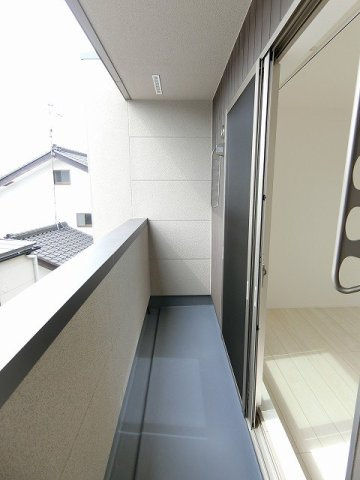 【バルコニー】 | casita東百合丘1/カシータ | バルコニーは南向きです！お洗濯物はお昼からでも乾きそう☆気分転換をするにもおすすめです☆