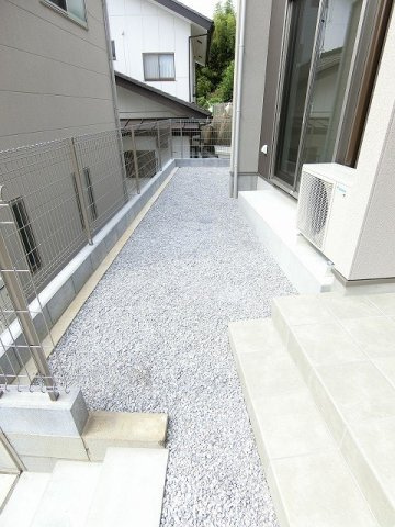 【庭】 | casita東百合丘1/カシータ | 南向きの専用庭です！お庭でゆったり過ごしたり、ガーデニングなども楽しめますね♪