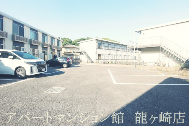 レオネクストエスポワール愛戸の駐車場