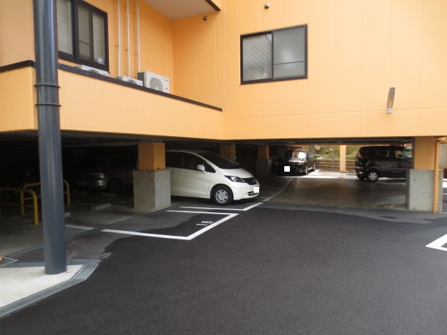 パレス金ヶ原の駐車場