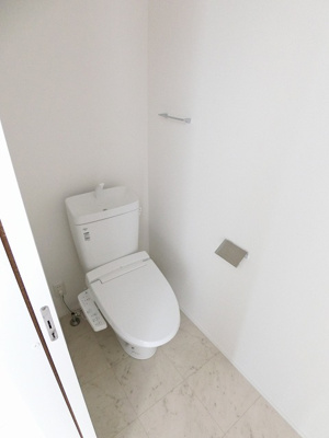 【トイレ】 | casita東百合丘3/カシータ | トイレは温水洗浄便座付き♪人気のバストイレ別です♪トイレが独立していると使いやすいですよね☆