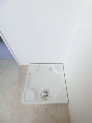 【設備】 | casita東百合丘3/カシータ | 脱衣所にある室内洗濯機置き場です♪防水パンが付いているので万が一の漏水にも安心です！