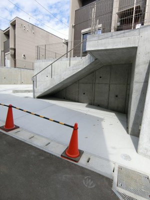 【駐車場】 | casita東百合丘3/カシータ | いつでも目の届く敷地内に駐車場があります♪お車をお持ちの方におすすめです！