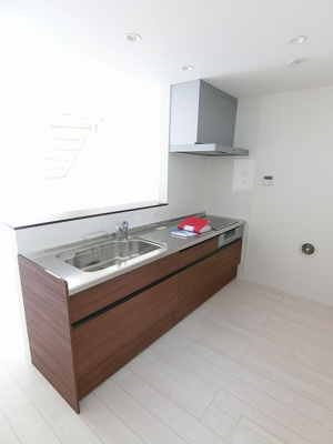 【キッチン】 | casita東百合丘3/カシータ | キッチンは2口IHクッキングヒーター+1口ラジエントヒーター♪グリル付きでお料理の幅が広がります♪