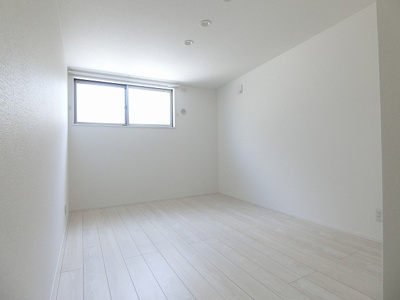 【洋室】 | casita東百合丘3/カシータ | 2階・洋室6.5帖☆子供部屋や書斎・寝室など多用途に使えそうなお部屋です♪