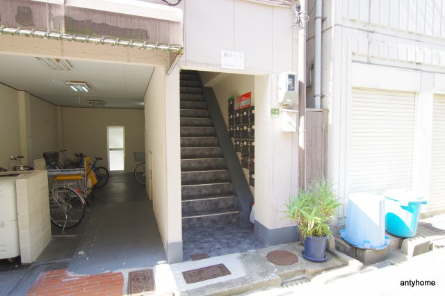 藤井ビル　仲介手数料無料のエントランス