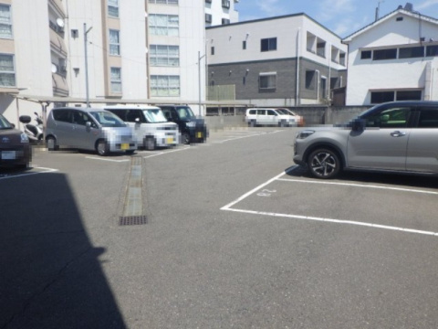 セントラルメゾン祇園の駐車場