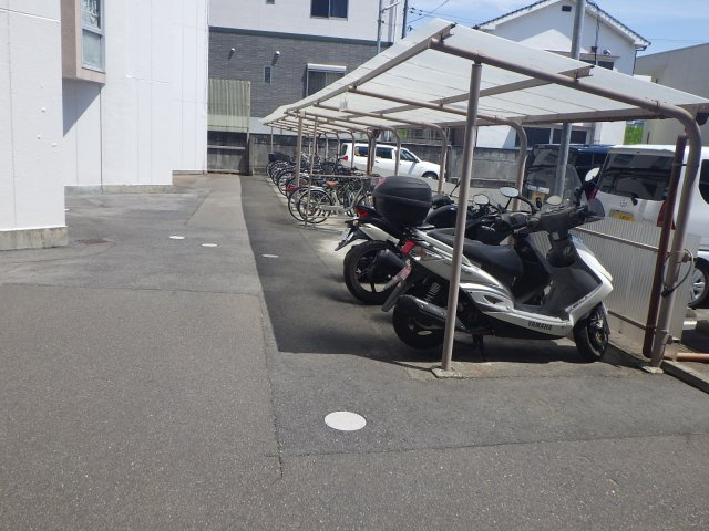 セントラルメゾン祇園の駐車場