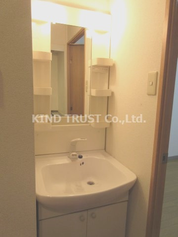 ランドマークシティ同心の洗面所|明るい洗面所です