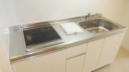 リブリ・ＭＩＹＡＢＩのキッチン|ＩＨ２口コンロ付きキッチンです☆
