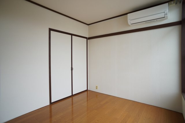 大窪ハウスの寝室|洋室4.5帖にはエアコンを設置♪