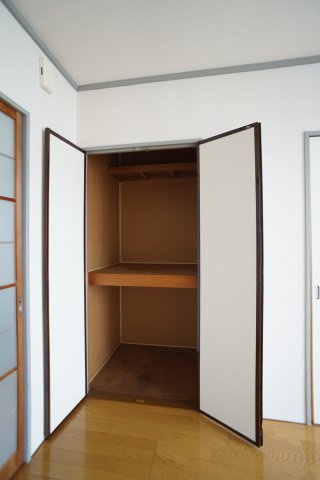 大窪ハウスの設備|洋室6.0帖の収納♪