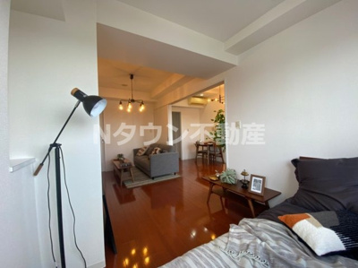 【居間・リビング】 | Gramercy Shiromi-dori | きれいな洋室です