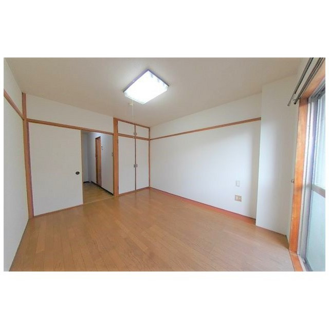 岐阜市洞のアパートの居間・リビング